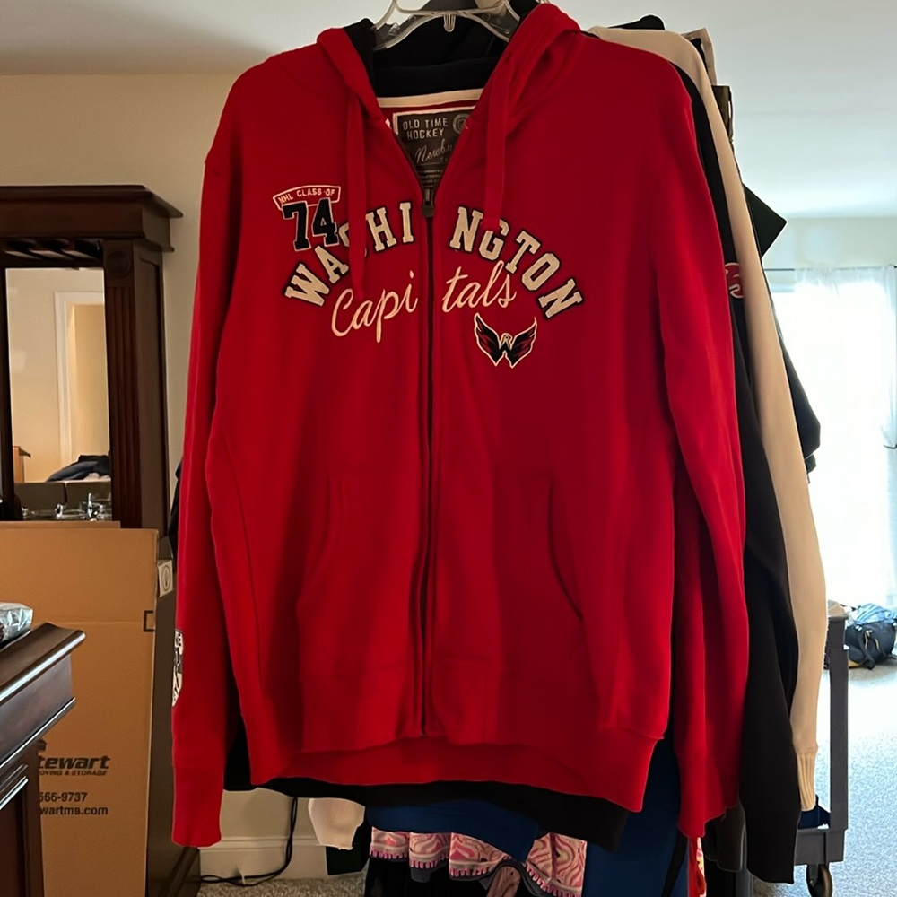 Washington Capitals Retro style hooded zip up sweatshirt like new